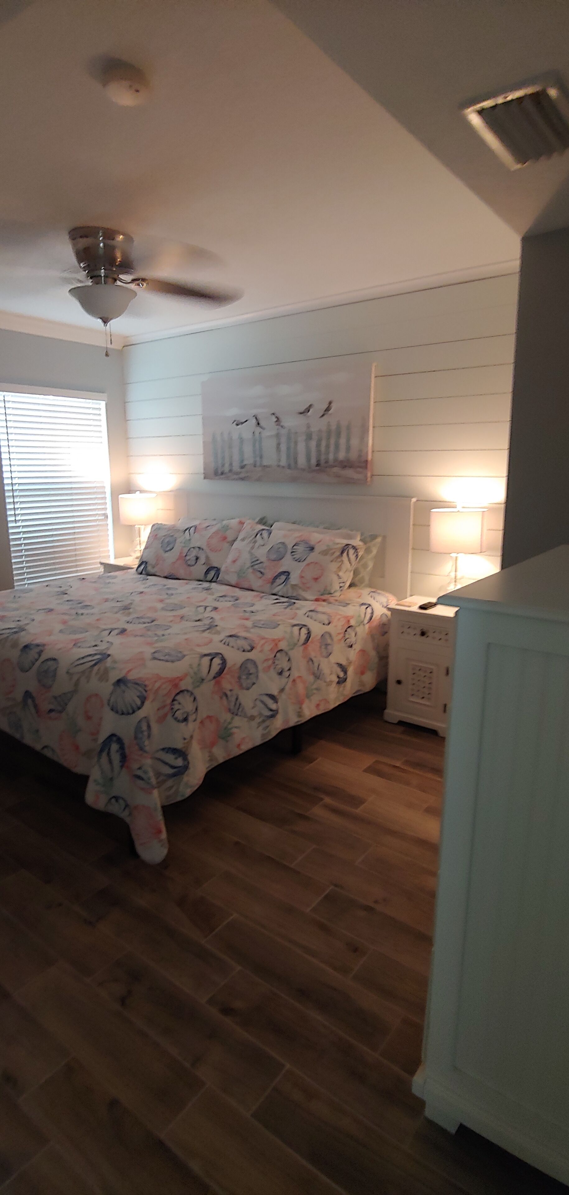 2 soverom, strykejern/-brett, reiseseng for barn og wi-fi (inkludert)