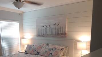 2 soverom, strykejern/-brett, reiseseng for barn og wi-fi (inkludert)