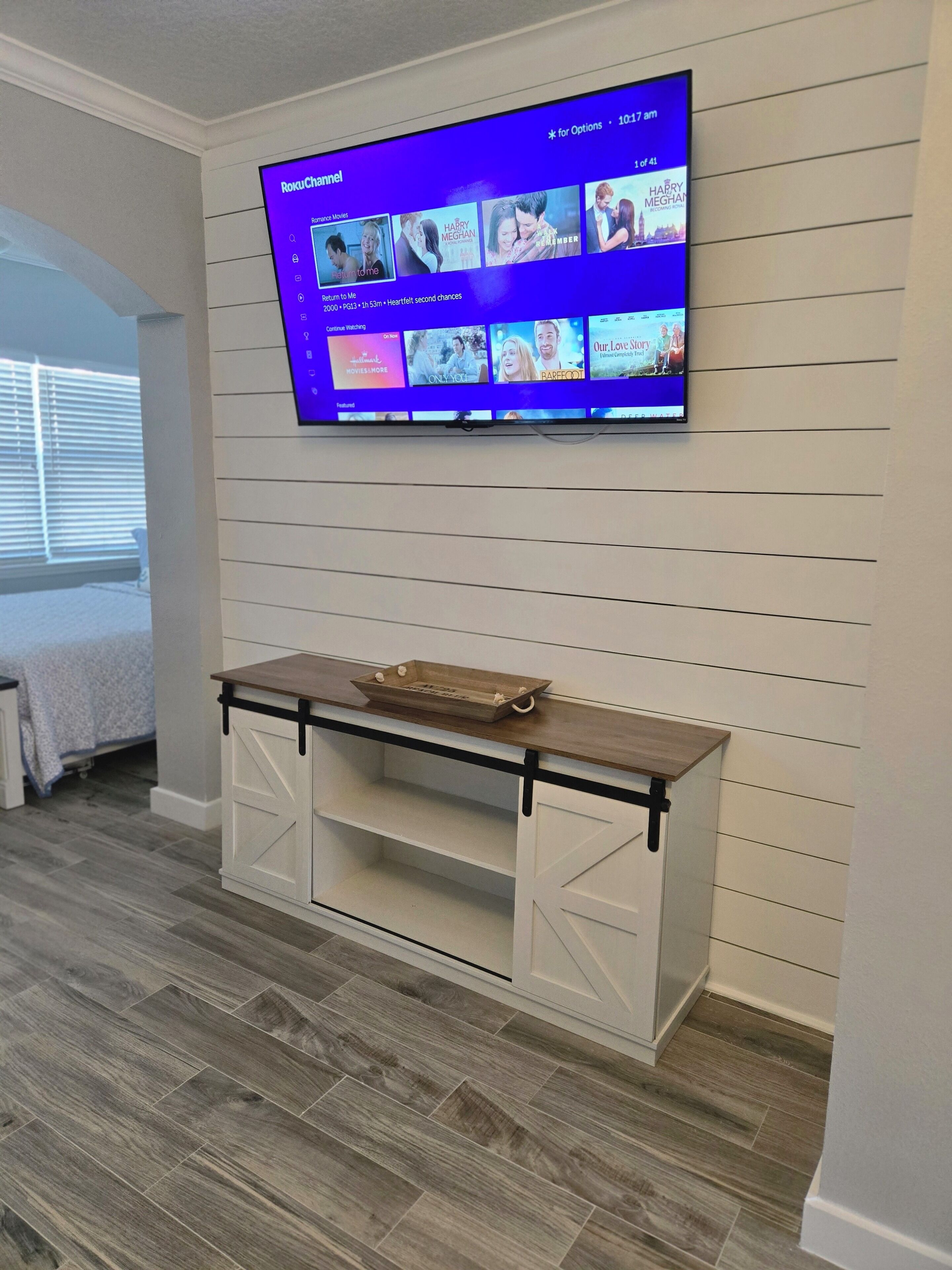 2 chambres, fer et planche à repasser, lit de bébé portatif