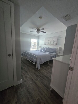 Unclassified image, 5 of 35, button