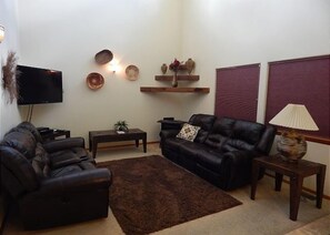 TV, fireplace - On top of the world with fantastic views and warm soaking relaxation. Enjoy! (Ruidoso)