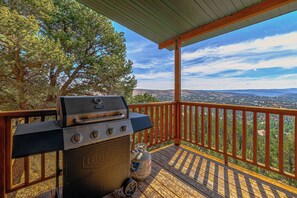 Property grounds - On top of the world with fantastic views and warm soaking relaxation. Enjoy! (Ruidoso)