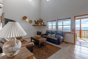 TV, fireplace - On top of the world with fantastic views and warm soaking relaxation. Enjoy! (Ruidoso)