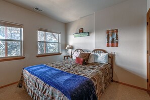 5 bedrooms, free WiFi, bed sheets