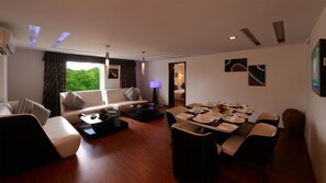 Suite | 1 bedroom, in-room safe, desk, laptop workspace - Top3 Lords Resort Bhavnagar (Bhavnagar)