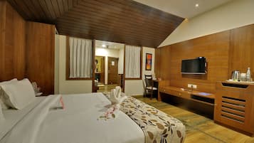 Pavilion Room | Minibar, in-room safe, desk, bed sheets