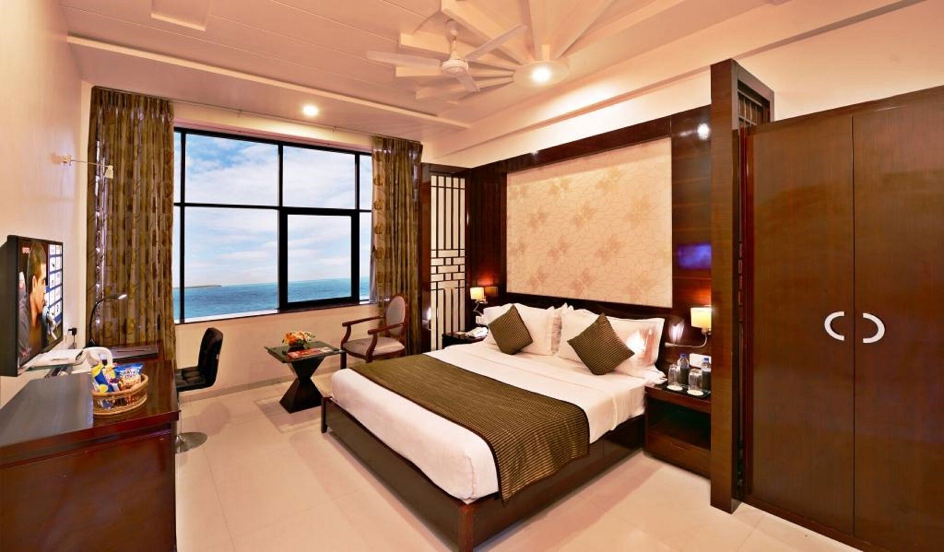 1 bedroom, minibar, in-room safe, desk