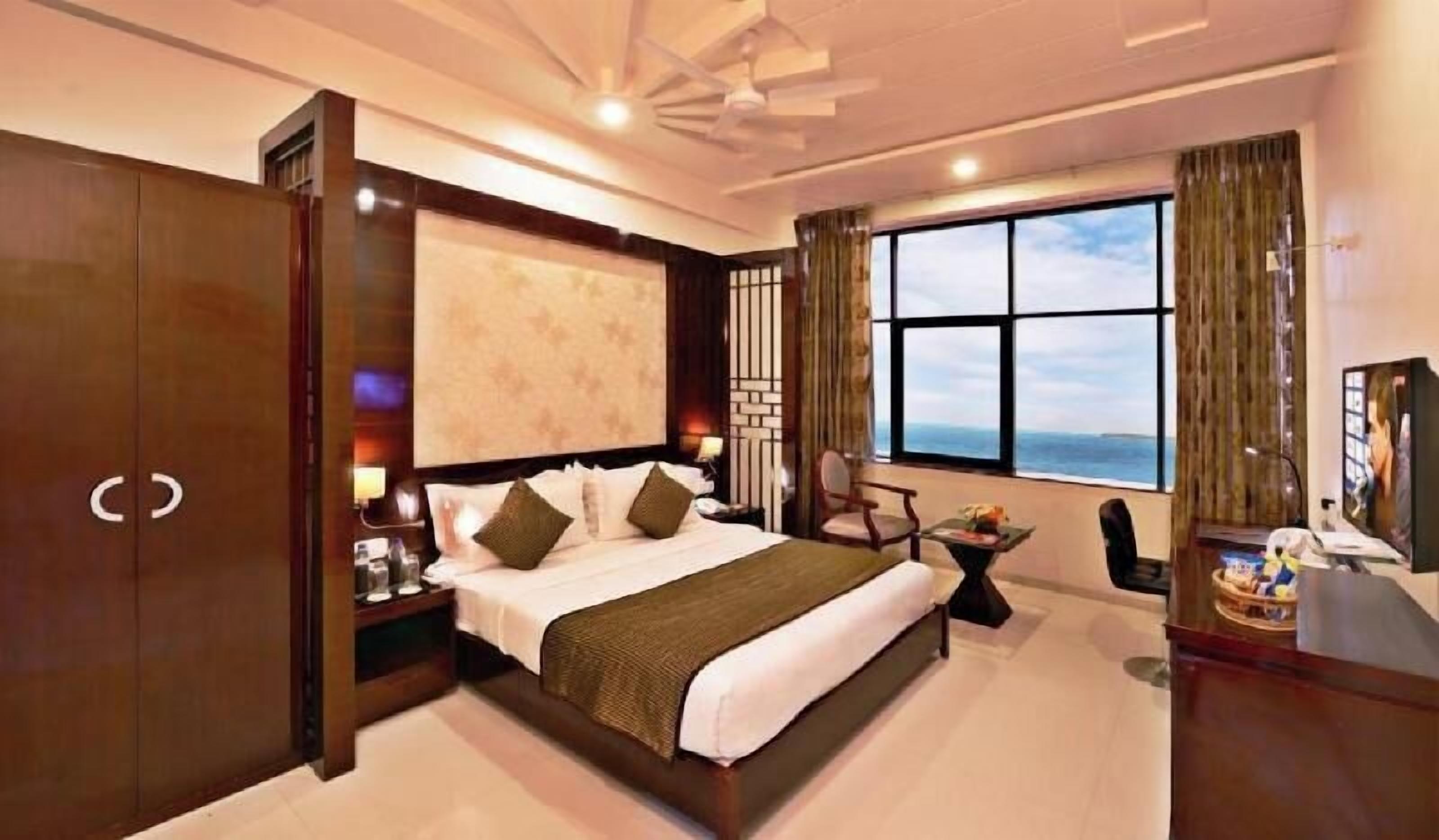 1 bedroom, minibar, in-room safe, desk