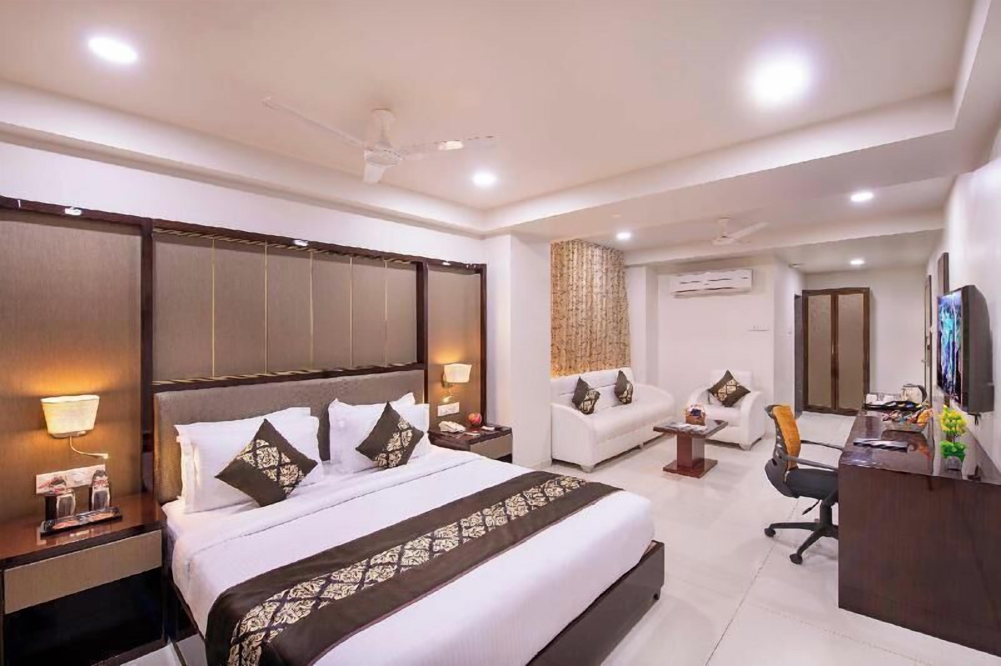 1 bedroom, minibar, in-room safe, desk