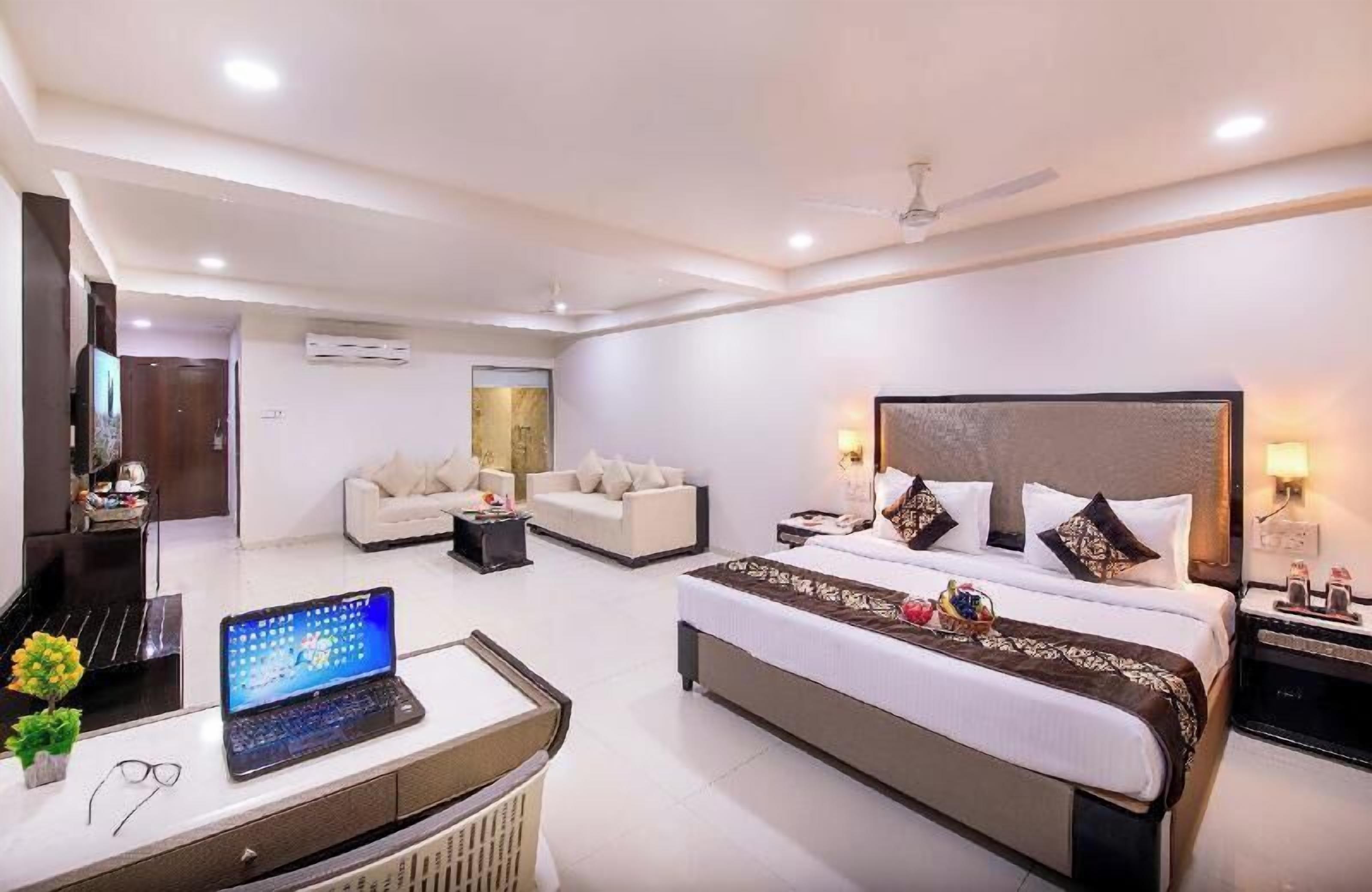 1 bedroom, minibar, in-room safe, desk