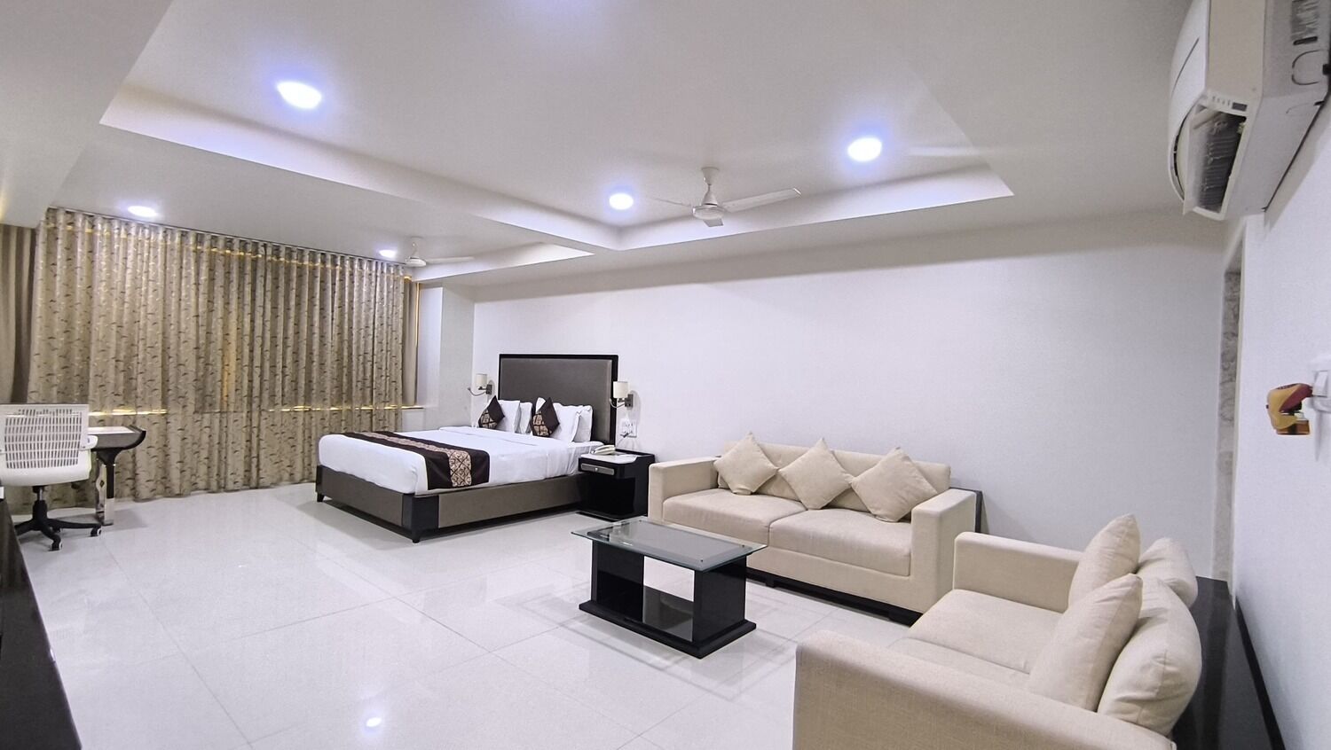 Luxury Suite