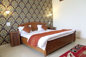 Minibar, desk, rollaway beds, free WiFi