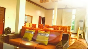 Lobby lounge - The Inn at Calayo (Nasugbu)