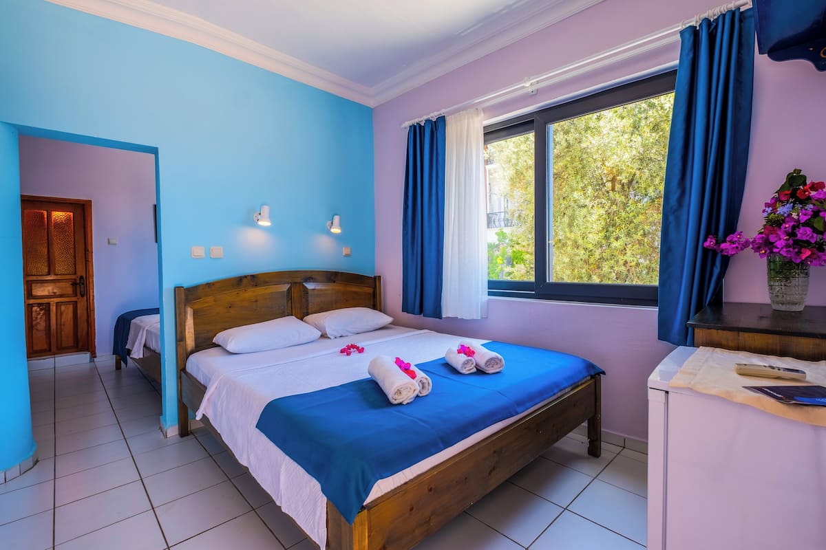 Economy Quadruple Room | Desk, free WiFi, bed sheets