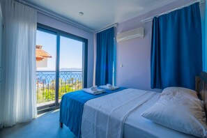 Chambre Double, 1 grand lit, vue mer | Bureau, Wi-Fi gratuit, draps fournis