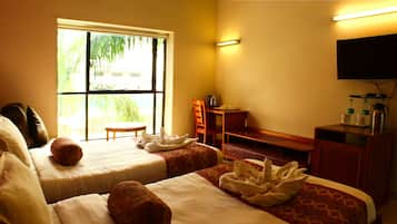 Royal Room | Iron/ironing board, free WiFi