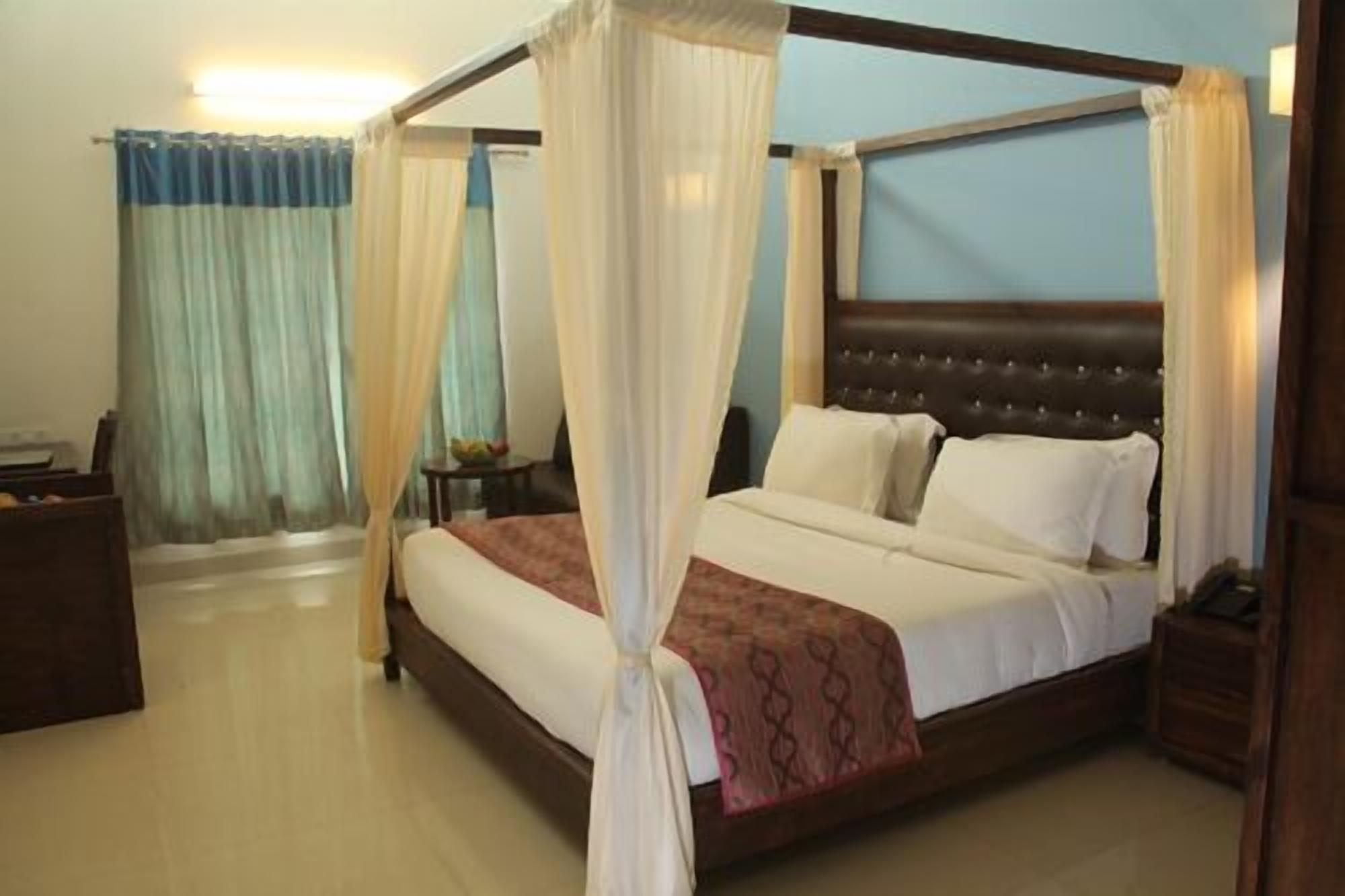 Royal Suite | Iron/ironing board, free WiFi