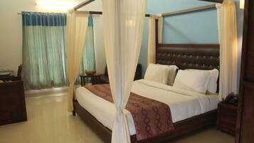 Royal Suite | Iron/ironing board, free WiFi