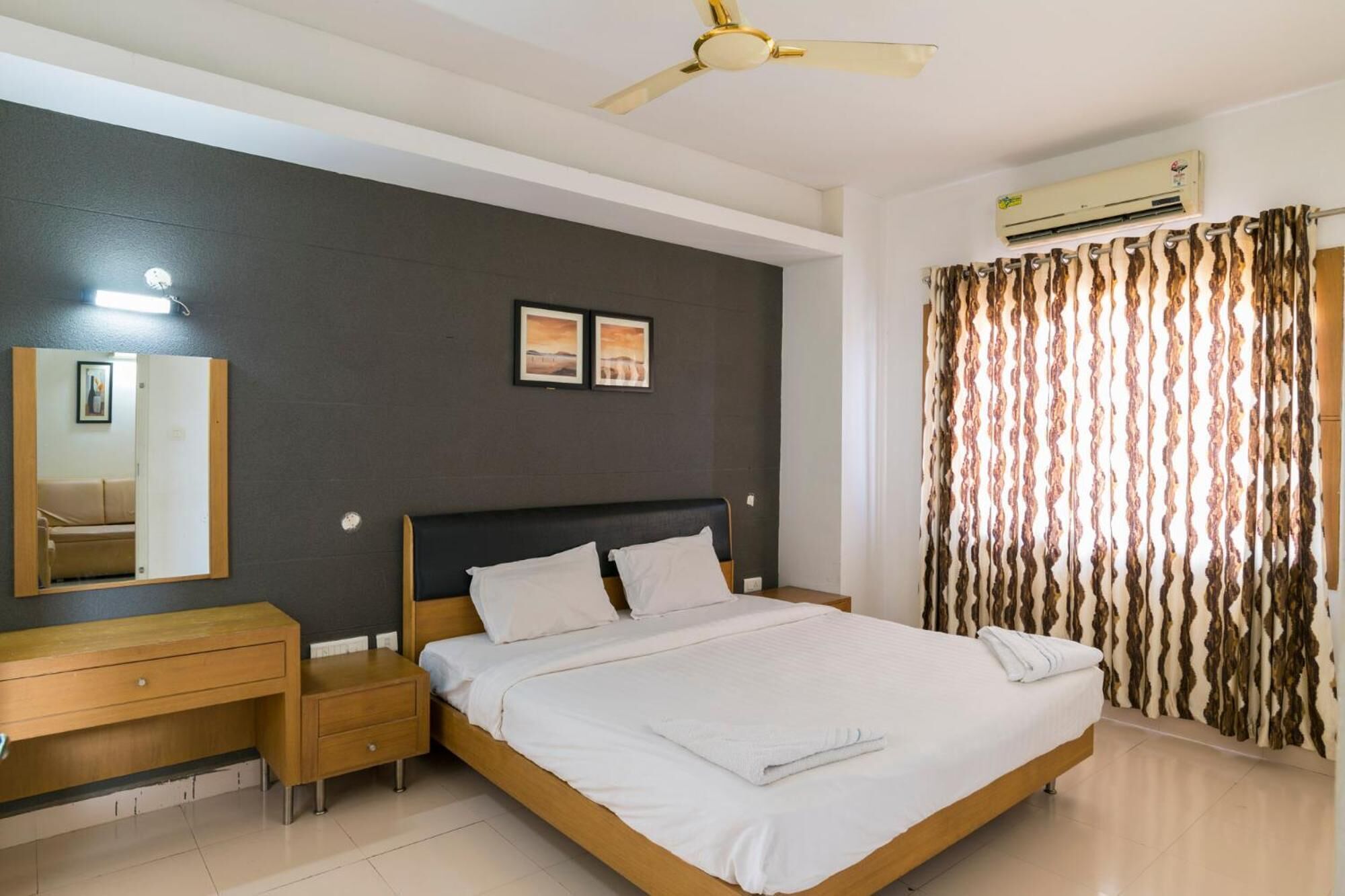 Ropa de cama de alta calidad y minibar 