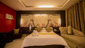 Egyptian cotton sheets, premium bedding, individually decorated, desk