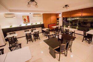 Breakfast, lunch, dinner served; Filipino cuisine 