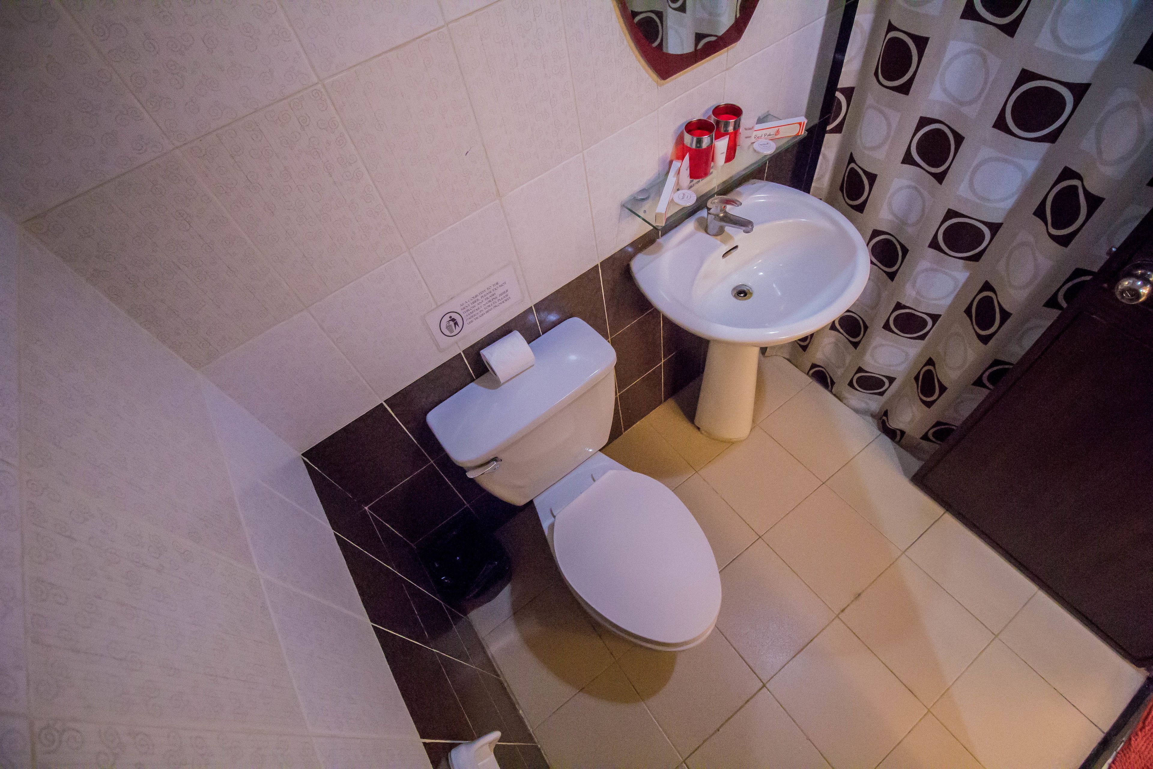 junior suite room | bathroom | shower, free toiletries, hair dryer, towels