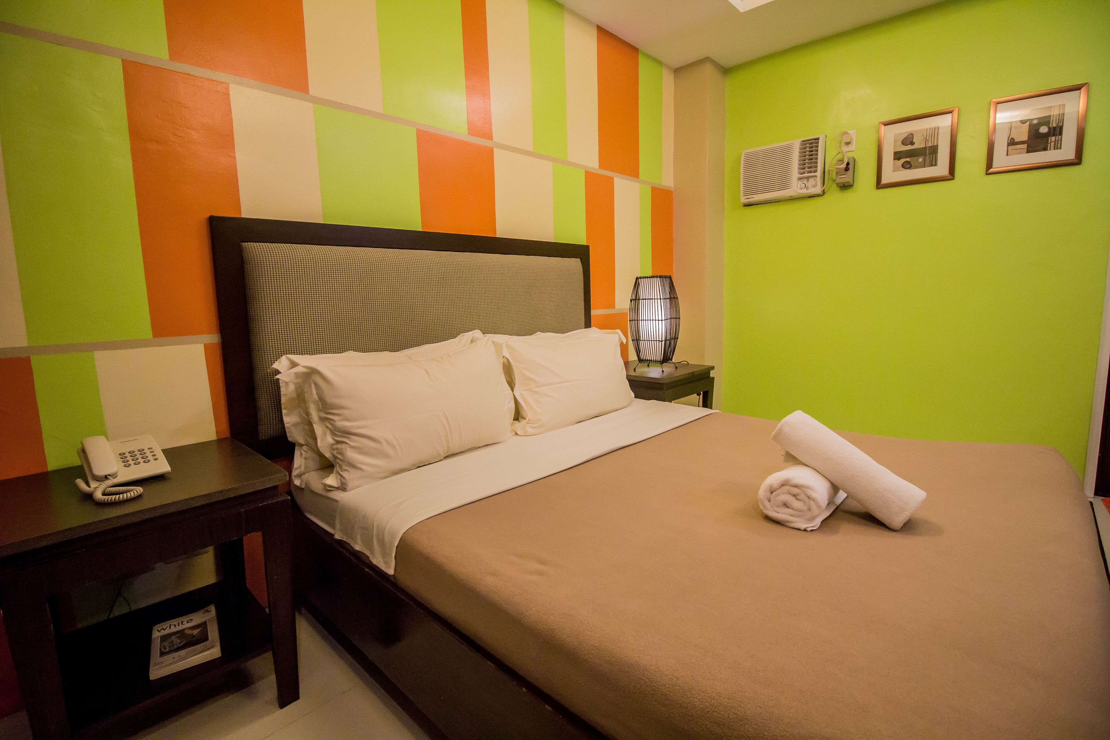 queen room | egyptian cotton sheets, premium bedding, individually decorated, desk