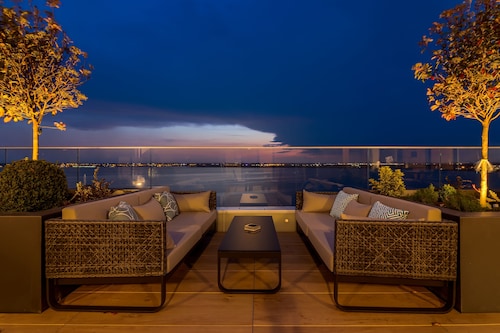 Nyota Hotel & Conference Center