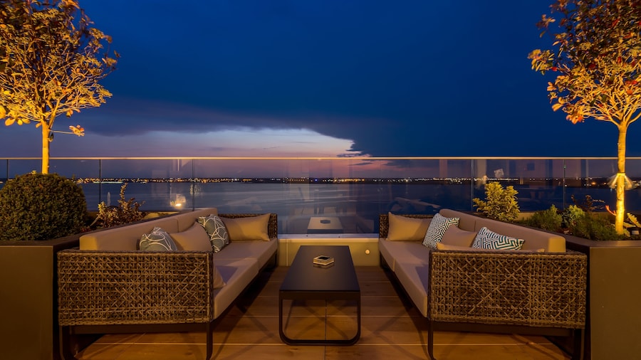 Nyota Hotel & Conference Center