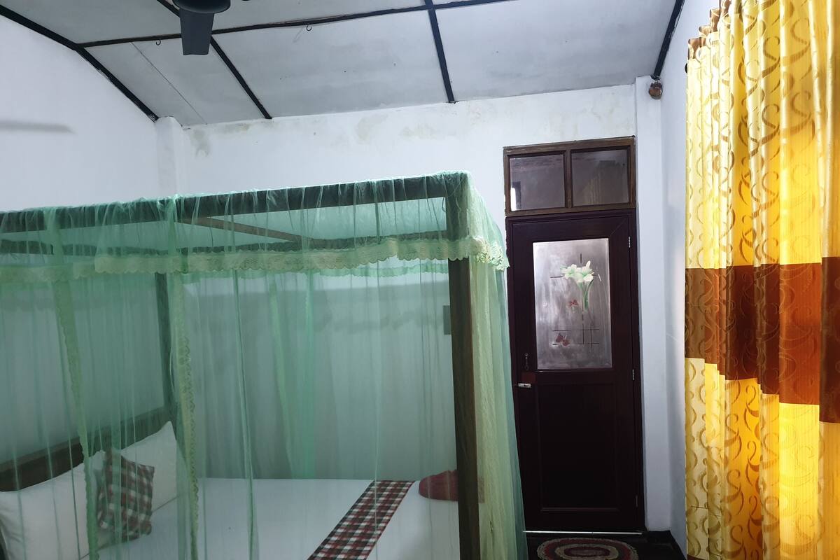 Basic Double Room | In-room safe, desk, free WiFi, bed sheets