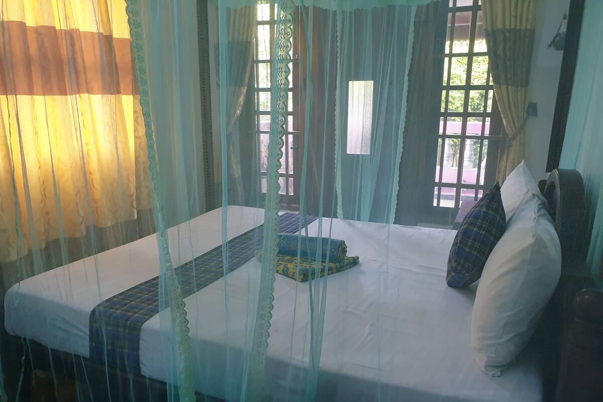 Standard Double Room | In-room safe, desk, free WiFi, bed sheets