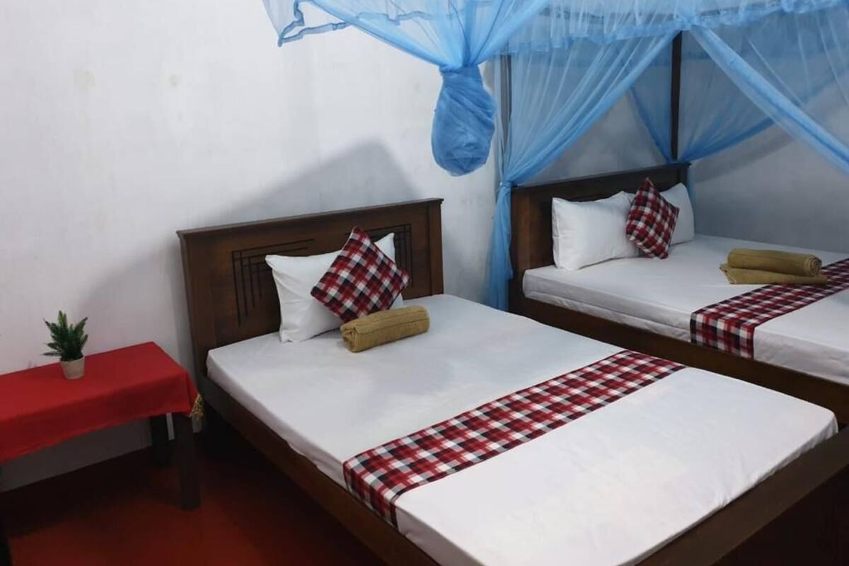 Comfort Room | In-room safe, desk, free WiFi, bed sheets