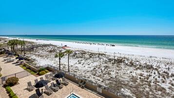 Condo estándar, 3 habitaciones, 2 baños, frente al mar | Tabla de planchar con plancha, wifi gratis y ropa de cama