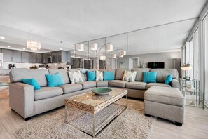 Deluxe Condo, 3 Bedrooms, Beachfront