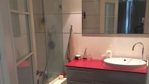 City Apartment, 2 Bedrooms | Bathroom - 3-Room Apartment at the City Tower (Ramat Gan)