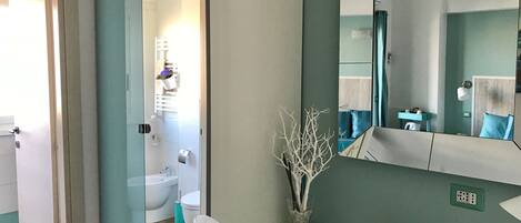 Superior Double Room, Balcony | Minibar, in-room safe, desk, iron/ironing board