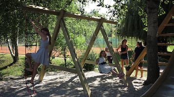 Children’s play area – outdoor
