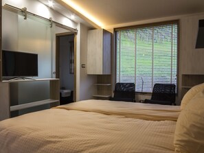 Nhà di động Deluxe, nhiều giường, có phòng tắm riêng, quang cảnh vườn nho | Két bảo mật tại phòng, phòng cách âm 