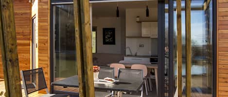 华丽活动屋, 2 间卧室, 双浴室, 湖景 | 阳台