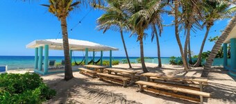 Blue Vista Villa - Oceanfront 5 Bedroom Pool Home
