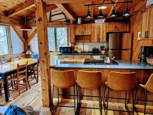 Stunning Post And Beam, Ski-in/Ski-Out Birchwood Penthouse. 