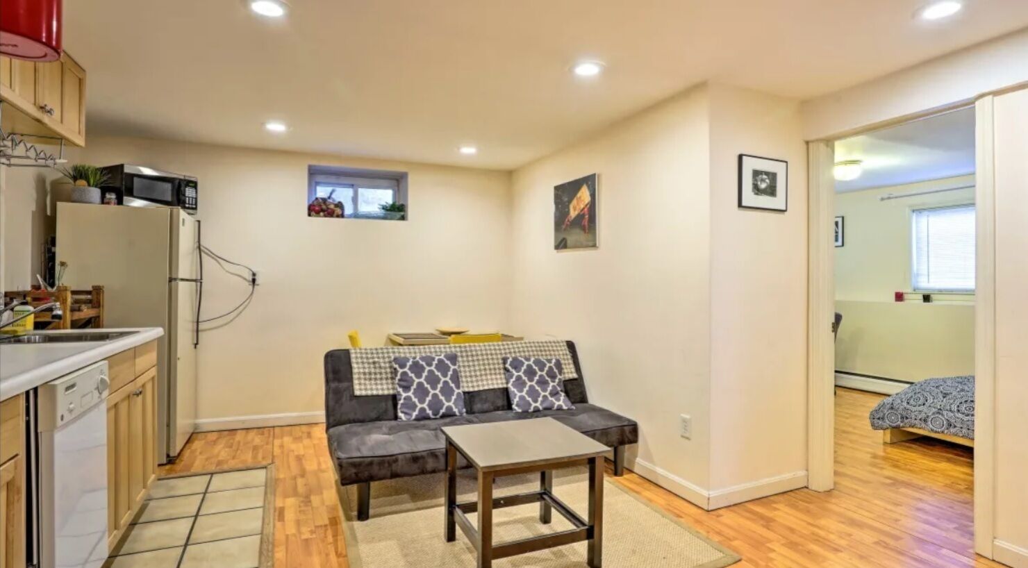 Smart TV, fireplace, stereo