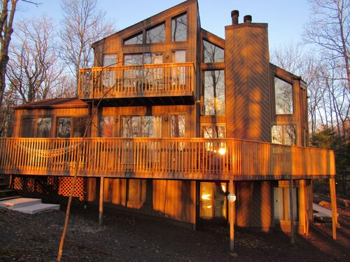 Magical Lake View Home-Hot Tub, Game & Poker rooms, Pool, Fire Pit, Kayaks, AC!