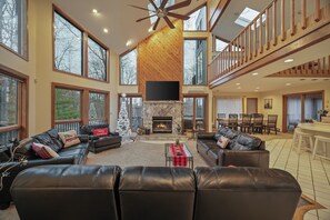 Smart-TV, Kamin, Tischfußball, Tischtennisplatte