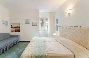 3 bedrooms, iron/ironing board, travel cot, free WiFi