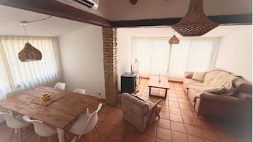 Télévision, table de tennis de table