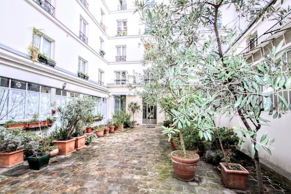Property grounds - Magnificent 5 rooms sunny quiet (Paris)