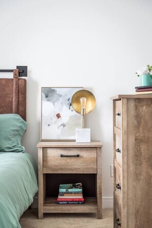 1 多间卧室、办公桌、熨斗/熨衣板、旅行婴儿床