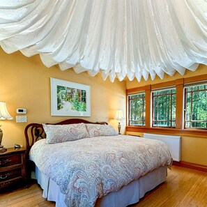 1 bedroom, desk, iron/ironing board, free WiFi - Water Tower & Private Hot Tub - Just Five Minutes To Historic Mendocino Village (Mendocino)