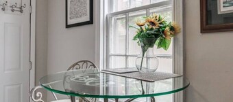 RETREAT on the CREEK - Businees Travelor or Weekend Getaway. HISTORIC DISTRICT.